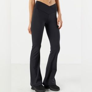 🛑SOLD🛑Forever 21 Black High V-Waist Flared Leggings Size Small